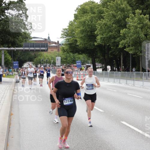 29.06.2025 - hella hamburg halbmarathon Jannik Wohlers http://msf.ph/oto/8144833 29.06.2025 10:09:47 Lombardsbrücke 1548, 3921, 5511, 7042, 7081, 7333, 7636, 8219, 8890, 9366, 9434, 9674, 10036, 10943, 11027, 13797, 16445, 16872, 17148, 18196 meine-sportfotos.de