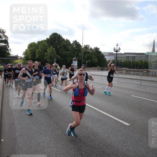 29.06.2025 - hella hamburg halbmarathon Jannik Wohlers http://msf.ph/oto/8144834 29.06.2025 09:54:53 Lombardsbrücke 1200, 1683, 1696, 1706, 2207, 2274, 2287, 2411, 3258, 3435, 3747, 4093, 4121, 4189, 5102, 5638, 5708, 6027, 6158, 6662, 6836, 6938, 7052, 7312, 7508, 7659, 8139, 8153, 8218, 8371, 8437, 8454, 8693, 8720, 8889, 8899, 8955, 9031, 9032, 9159, 9529, 9649, 9720, 9869, 9931, 9959, 10053, 10122, 10184, 10263, 10423, 10868, 11185, 11340, 12016, 12171, 12321, 12533, 12891, 13233, 13289, 13570, 14045, 15430, 15681, 16086, 16089, 16103, 16513, 16538, 17008, 17221, 17499, 17912 meine-sportfotos.de