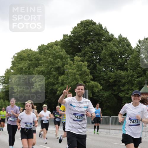 29.06.2025 - hella hamburg halbmarathon Jannik Wohlers http://msf.ph/oto/8144837 29.06.2025 10:46:46 Lombardsbrücke 1185, 1463, 1593, 1607, 1704, 1961, 2327, 2537, 2555, 2556, 2665, 4184, 4239, 4483, 4806, 5111, 5114, 5796, 6485, 6496, 6879, 7073, 7430, 7431, 7631, 8105, 8131, 8684, 8706, 8967, 9273, 9557, 9758, 9774, 9949, 10903, 11378, 11618, 11621, 12258, 12538, 12630, 12989, 13172, 13430, 13431, 13819, 14370, 14441, 15806, 15865, 16077, 16684, 16836, 17015, 17288, 17356, 18147, 18258, 18403, 18654, 18674, 18753 meine-sportfotos.de