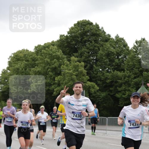 29.06.2025 - hella hamburg halbmarathon Jannik Wohlers http://msf.ph/oto/8144838 29.06.2025 10:46:46 Lombardsbrücke 1185, 1463, 1593, 1607, 1704, 1961, 2327, 2537, 2555, 2556, 2665, 4184, 4239, 4483, 4806, 5111, 5114, 5796, 6485, 6496, 6879, 7073, 7430, 7431, 7631, 8105, 8131, 8684, 8706, 8967, 9273, 9557, 9758, 9774, 9949, 10903, 11378, 11618, 11621, 12258, 12538, 12630, 12989, 13172, 13430, 13431, 13819, 14370, 14441, 15806, 15865, 16077, 16684, 16836, 17015, 17288, 17356, 18147, 18258, 18403, 18654, 18674, 18753 meine-sportfotos.de
