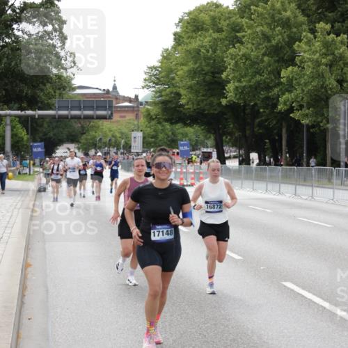 29.06.2025 - hella hamburg halbmarathon Jannik Wohlers http://msf.ph/oto/8144839 29.06.2025 10:09:48 Lombardsbrücke 1548, 3921, 5182, 5511, 7042, 7081, 7333, 7636, 8219, 8890, 9366, 9434, 10036, 10943, 11027, 13797, 16445, 16639, 16872, 17148, 18196 meine-sportfotos.de