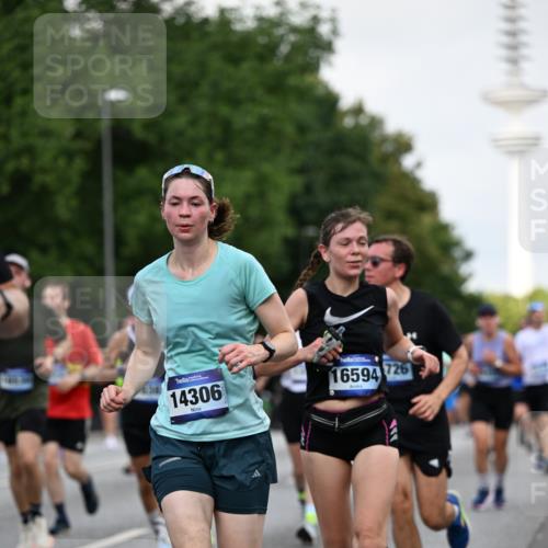 29.06.2025 - hella hamburg halbmarathon Dr. Thomas Lammeyer http://msf.ph/oto/8144840 29.06.2025 10:05:19 Kennedybrücke 1387, 1420, 1526, 1726, 2006, 2091, 2363, 2490, 2936, 3425, 3625, 3976, 4068, 4249, 4319, 4370, 5675, 6087, 6281, 6302, 6487, 6531, 6591, 6835, 6924, 7287, 7658, 7757, 7759, 7761, 8030, 8046, 8326, 8392, 8691, 8822, 8923, 9124, 9932, 10383, 10576, 10705, 11043 meine-sportfotos.de