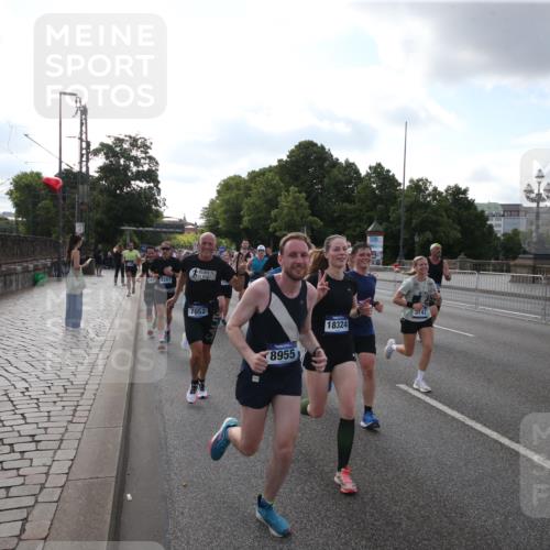 29.06.2025 - hella hamburg halbmarathon Jannik Wohlers http://msf.ph/oto/8144841 29.06.2025 09:54:54 Lombardsbrücke 1200, 1683, 1696, 1706, 2207, 2274, 2287, 2411, 3258, 3435, 3747, 4093, 4121, 4189, 5102, 5638, 5708, 6027, 6158, 6662, 6836, 6938, 7052, 7312, 7508, 8139, 8153, 8205, 8218, 8371, 8437, 8454, 8693, 8720, 8889, 8899, 8955, 9031, 9032, 9159, 9529, 9649, 9720, 9869, 9931, 9959, 10053, 10122, 10184, 10263, 10423, 10868, 11185, 11340, 12016, 12171, 12321, 12533, 12891, 13233, 13289, 13570, 14045, 15430, 15681, 16089, 16103, 16513, 16538, 17008, 17221, 17499, 17912 meine-sportfotos.de