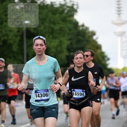 29.06.2025 - hella hamburg halbmarathon Dr. Thomas Lammeyer http://msf.ph/oto/8144848 29.06.2025 10:05:19 Kennedybrücke 1387, 1420, 1526, 1726, 2006, 2091, 2363, 2490, 2936, 3425, 3625, 3976, 4068, 4249, 4319, 4370, 5675, 6087, 6281, 6302, 6487, 6531, 6591, 6835, 6924, 7287, 7658, 7757, 7759, 7761, 8030, 8046, 8326, 8392, 8691, 8822, 8923, 9124, 9932, 10383, 10576, 10705, 11043 meine-sportfotos.de