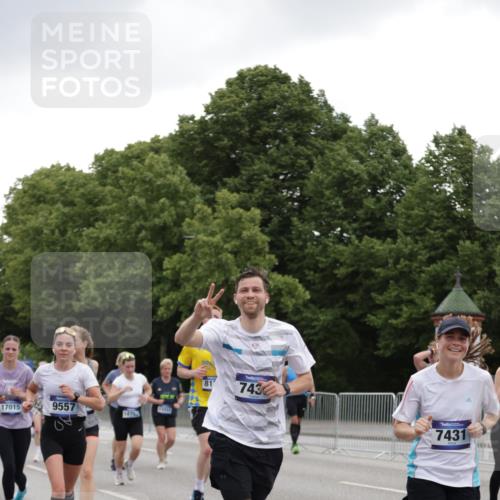 29.06.2025 - hella hamburg halbmarathon Jannik Wohlers http://msf.ph/oto/8144849 29.06.2025 10:46:46 Lombardsbrücke 1185, 1463, 1593, 1607, 1704, 1961, 2327, 2537, 2555, 2556, 2665, 4184, 4239, 4483, 4806, 5111, 5114, 5796, 6485, 6496, 6879, 7073, 7430, 7431, 7631, 8105, 8131, 8684, 8706, 8967, 9273, 9557, 9758, 9774, 9949, 10903, 11378, 11618, 11621, 12258, 12538, 12630, 12989, 13172, 13430, 13431, 13819, 14370, 14441, 15806, 15865, 16077, 16684, 16836, 17015, 17288, 17356, 18147, 18258, 18403, 18654, 18674, 18753 meine-sportfotos.de