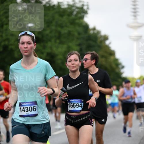 29.06.2025 - hella hamburg halbmarathon Dr. Thomas Lammeyer http://msf.ph/oto/8144857 29.06.2025 10:05:20 Kennedybrücke 1387, 1420, 1526, 1726, 2006, 2091, 2363, 2490, 2936, 3425, 3625, 3976, 4068, 4249, 4319, 4370, 5675, 6087, 6281, 6302, 6487, 6531, 6591, 6835, 6924, 7287, 7658, 7757, 7759, 7761, 8030, 8046, 8326, 8392, 8691, 8822, 8923, 9124, 9932, 10383, 10576, 10705, 11043 meine-sportfotos.de