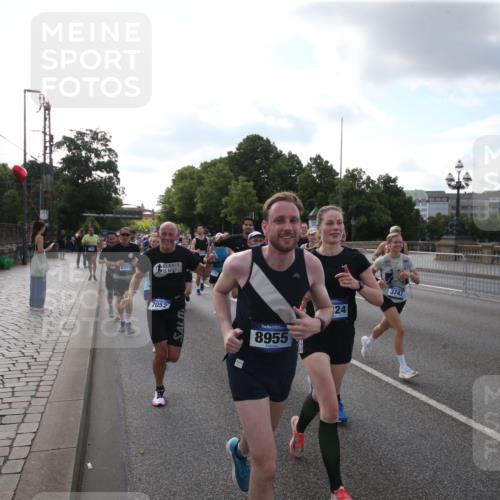 29.06.2025 - hella hamburg halbmarathon Jannik Wohlers http://msf.ph/oto/8144859 29.06.2025 09:54:54 Lombardsbrücke 1200, 1683, 1696, 1706, 2207, 2274, 2287, 2411, 3258, 3435, 3747, 4093, 4121, 4189, 5102, 5638, 5708, 6027, 6158, 6662, 6836, 6938, 7052, 7312, 7508, 8139, 8153, 8205, 8218, 8371, 8437, 8454, 8693, 8720, 8889, 8899, 8955, 9031, 9032, 9159, 9529, 9649, 9720, 9869, 9931, 9959, 10053, 10122, 10184, 10263, 10423, 10868, 11185, 11340, 12016, 12171, 12321, 12533, 12891, 13233, 13289, 13570, 14045, 15430, 15681, 16089, 16103, 16513, 16538, 17008, 17221, 17499, 17912 meine-sportfotos.de