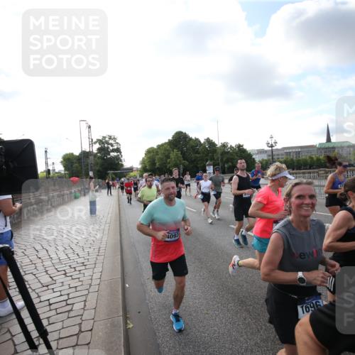 29.06.2025 - hella hamburg halbmarathon Jannik Wohlers http://msf.ph/oto/8144865 29.06.2025 09:54:57 Lombardsbrücke 1200, 1683, 1696, 1706, 1884, 1976, 2207, 2274, 2287, 2411, 3258, 3435, 3747, 4093, 4189, 5102, 5708, 6027, 6158, 6662, 6836, 6938, 7052, 7312, 7508, 8139, 8153, 8205, 8218, 8371, 8437, 8454, 8693, 8720, 8889, 8899, 8955, 9032, 9529, 9649, 9720, 9959, 10053, 10122, 10184, 10263, 10423, 11185, 11340, 12016, 12171, 12321, 12533, 12891, 13233, 13289, 13570, 14045, 15681, 16103, 17008, 17221, 17912 meine-sportfotos.de