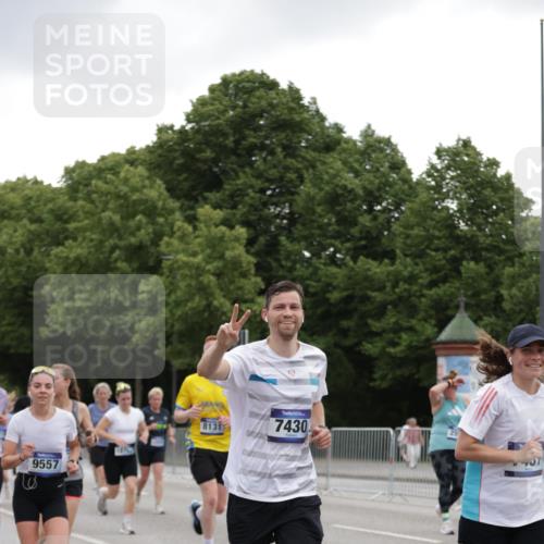 29.06.2025 - hella hamburg halbmarathon Jannik Wohlers http://msf.ph/oto/8144867 29.06.2025 10:46:46 Lombardsbrücke 1185, 1463, 1593, 1607, 1704, 1961, 2327, 2537, 2555, 2556, 2665, 4184, 4239, 4483, 4806, 5111, 5114, 5796, 6485, 6496, 6879, 7073, 7430, 7431, 7631, 8105, 8131, 8684, 8706, 8967, 9273, 9557, 9758, 9774, 9949, 10903, 11378, 11618, 11621, 12258, 12538, 12630, 12989, 13172, 13430, 13431, 13819, 14370, 14441, 15806, 15865, 16077, 16684, 16836, 17015, 17288, 17356, 18147, 18258, 18403, 18654, 18674, 18753 meine-sportfotos.de