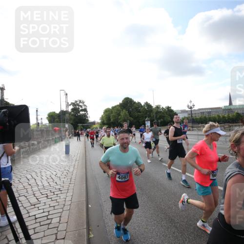 29.06.2025 - hella hamburg halbmarathon Jannik Wohlers http://msf.ph/oto/8144872 29.06.2025 09:54:57 Lombardsbrücke 1200, 1683, 1696, 1706, 1884, 1976, 2207, 2274, 2287, 2411, 3258, 3435, 3747, 4093, 4189, 5102, 5708, 6027, 6158, 6662, 6836, 6938, 7052, 7312, 7508, 8139, 8153, 8205, 8218, 8371, 8437, 8454, 8693, 8720, 8889, 8899, 8955, 9032, 9529, 9649, 9720, 9959, 10053, 10122, 10184, 10263, 10423, 11185, 11340, 12016, 12171, 12321, 12533, 12891, 13233, 13289, 13570, 14045, 15681, 16103, 17008, 17221, 17912 meine-sportfotos.de
