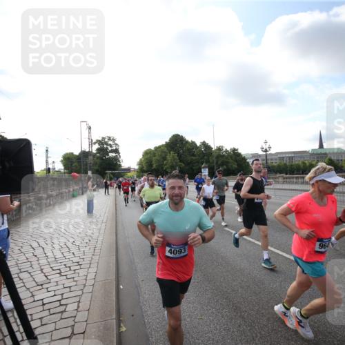 29.06.2025 - hella hamburg halbmarathon Jannik Wohlers http://msf.ph/oto/8144875 29.06.2025 09:54:57 Lombardsbrücke 1200, 1683, 1696, 1706, 1884, 1976, 2207, 2274, 2287, 2411, 3258, 3435, 3747, 4093, 4189, 5102, 5708, 6027, 6158, 6662, 6836, 6938, 7052, 7312, 7508, 8139, 8153, 8205, 8218, 8371, 8437, 8454, 8693, 8720, 8889, 8899, 8955, 9032, 9529, 9649, 9720, 9959, 10053, 10122, 10184, 10263, 10423, 11185, 11340, 12016, 12171, 12321, 12533, 12891, 13233, 13289, 13570, 14045, 15681, 16103, 17008, 17221, 17912 meine-sportfotos.de