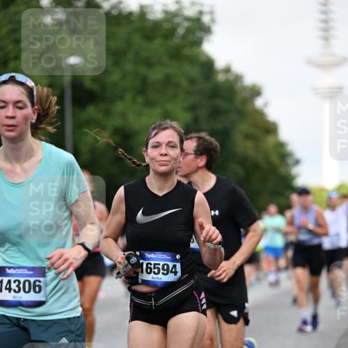 29.06.2025 - hella hamburg halbmarathon Dr. Thomas Lammeyer http://msf.ph/oto/8144877 29.06.2025 10:05:20 Kennedybrücke 1387, 1420, 1526, 1726, 2006, 2091, 2363, 2490, 2936, 3425, 3625, 3976, 4068, 4249, 4319, 4370, 5675, 6087, 6281, 6302, 6487, 6531, 6591, 6835, 6924, 7287, 7658, 7757, 7759, 7761, 8030, 8046, 8326, 8392, 8691, 8822, 8923, 9124, 9932, 10383, 10576, 10705, 11043 meine-sportfotos.de