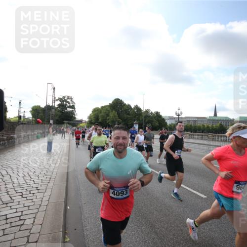 29.06.2025 - hella hamburg halbmarathon Jannik Wohlers http://msf.ph/oto/8144881 29.06.2025 09:54:57 Lombardsbrücke 1200, 1683, 1696, 1706, 1884, 1976, 2207, 2274, 2287, 2411, 3258, 3435, 3747, 4093, 4189, 5102, 5708, 6027, 6158, 6662, 6836, 6938, 7052, 7312, 7508, 8139, 8153, 8205, 8218, 8371, 8437, 8454, 8693, 8720, 8889, 8899, 8955, 9032, 9529, 9649, 9720, 9959, 10053, 10122, 10184, 10263, 10423, 11185, 11340, 12016, 12171, 12321, 12533, 12891, 13233, 13289, 13570, 14045, 15681, 16103, 17008, 17221, 17912 meine-sportfotos.de