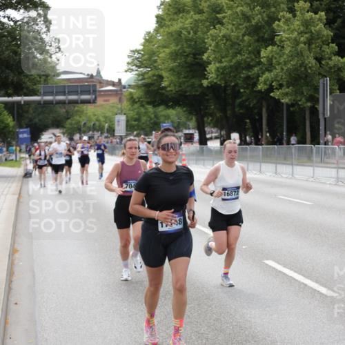29.06.2025 - hella hamburg halbmarathon Jannik Wohlers http://msf.ph/oto/8144882 29.06.2025 10:09:48 Lombardsbrücke 1548, 3921, 5182, 5511, 7042, 7081, 7333, 7636, 8219, 8890, 9366, 9434, 10036, 10943, 11027, 13797, 16445, 16639, 16872, 17148, 18196 meine-sportfotos.de