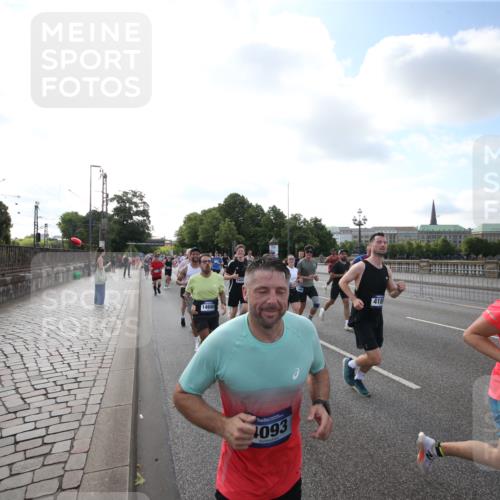 29.06.2025 - hella hamburg halbmarathon Jannik Wohlers http://msf.ph/oto/8144887 29.06.2025 09:54:57 Lombardsbrücke 1200, 1683, 1696, 1706, 1884, 1976, 2207, 2274, 2287, 2411, 3258, 3435, 3747, 4093, 4189, 5102, 5708, 6027, 6158, 6662, 6836, 6938, 7052, 7312, 7508, 8139, 8153, 8205, 8218, 8371, 8437, 8454, 8693, 8720, 8889, 8899, 8955, 9032, 9529, 9649, 9720, 9959, 10053, 10122, 10184, 10263, 10423, 11185, 11340, 12016, 12171, 12321, 12533, 12891, 13233, 13289, 13570, 14045, 15681, 16103, 17008, 17221, 17912 meine-sportfotos.de
