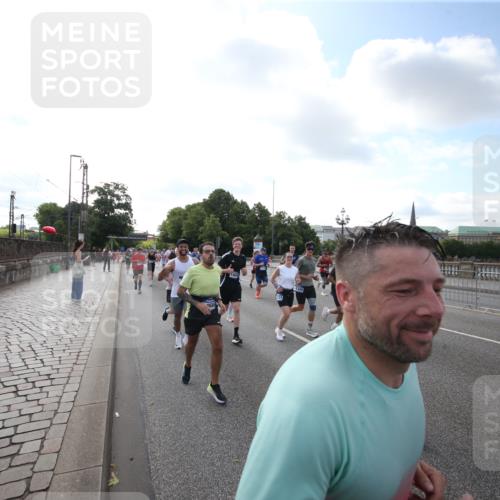 29.06.2025 - hella hamburg halbmarathon Jannik Wohlers http://msf.ph/oto/8144899 29.06.2025 09:54:58 Lombardsbrücke 1200, 1683, 1696, 1706, 1884, 1976, 2207, 2274, 2287, 2411, 3258, 3435, 3747, 4093, 4189, 5102, 5708, 6027, 6158, 6662, 6836, 6938, 7052, 7312, 7508, 8139, 8153, 8205, 8218, 8454, 8693, 8720, 8889, 8899, 8955, 9032, 9529, 9649, 9720, 9959, 10053, 10184, 10263, 10423, 11185, 11340, 12016, 12171, 12321, 12533, 12891, 13233, 13289, 13570, 14045, 15681, 16103, 17221 meine-sportfotos.de