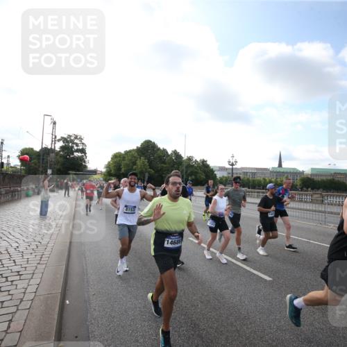 29.06.2025 - hella hamburg halbmarathon Jannik Wohlers http://msf.ph/oto/8144926 29.06.2025 09:54:58 Lombardsbrücke 1200, 1683, 1696, 1706, 1884, 1976, 2207, 2274, 2287, 2411, 3258, 3435, 3747, 4093, 4189, 5102, 5708, 6027, 6158, 6662, 6836, 6938, 7052, 7312, 7508, 8139, 8153, 8205, 8218, 8454, 8693, 8720, 8889, 8899, 8955, 9032, 9529, 9649, 9720, 9959, 10053, 10184, 10263, 10423, 11185, 11340, 12016, 12171, 12321, 12533, 12891, 13233, 13289, 13570, 14045, 15681, 16103, 17221 meine-sportfotos.de