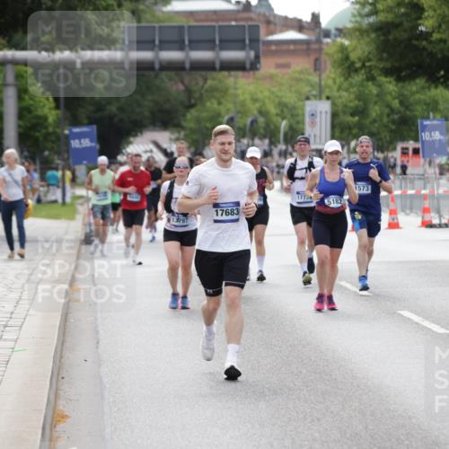 29.06.2025 - hella hamburg halbmarathon Jannik Wohlers http://msf.ph/oto/8144928 29.06.2025 10:09:52 Lombardsbrücke 1548, 1573, 3921, 5182, 5511, 7042, 7081, 7333, 7636, 8219, 8890, 9366, 9434, 9816, 10036, 10943, 11027, 11180, 13797, 14822, 15409, 16445, 16639, 16872, 17148, 17730, 18196, 19023 meine-sportfotos.de