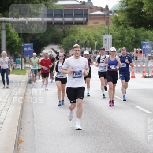 29.06.2025 - hella hamburg halbmarathon Jannik Wohlers http://msf.ph/oto/8144932 29.06.2025 10:09:52 Lombardsbrücke 1548, 1573, 3921, 5182, 5511, 7042, 7081, 7333, 7636, 8219, 8890, 9366, 9434, 9816, 10036, 10943, 11027, 11180, 13797, 14822, 15409, 16445, 16639, 16872, 17148, 17730, 18196, 19023 meine-sportfotos.de