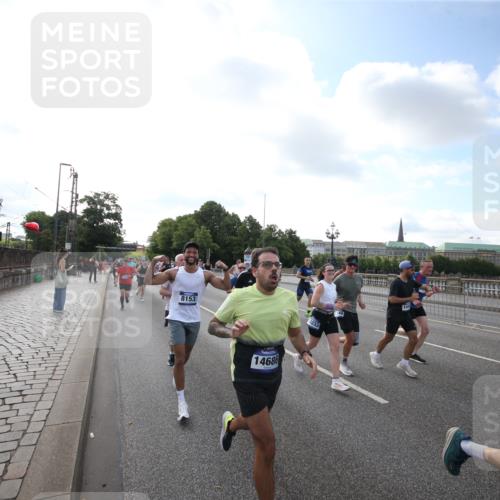 29.06.2025 - hella hamburg halbmarathon Jannik Wohlers http://msf.ph/oto/8144935 29.06.2025 09:54:58 Lombardsbrücke 1200, 1683, 1696, 1706, 1884, 1976, 2207, 2274, 2287, 2411, 3258, 3435, 3747, 4093, 4189, 5102, 5708, 6027, 6158, 6662, 6836, 6938, 7052, 7312, 7508, 8139, 8153, 8205, 8218, 8454, 8693, 8720, 8889, 8899, 8955, 9032, 9529, 9649, 9720, 9959, 10053, 10184, 10263, 10423, 11185, 11340, 12016, 12171, 12321, 12533, 12891, 13233, 13289, 13570, 14045, 15681, 16103, 17221 meine-sportfotos.de