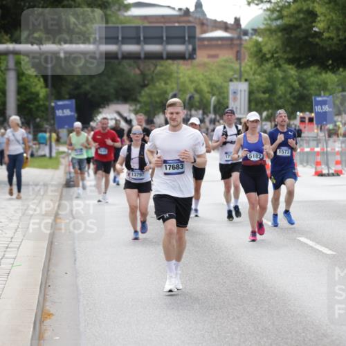 29.06.2025 - hella hamburg halbmarathon Jannik Wohlers http://msf.ph/oto/8144946 29.06.2025 10:09:52 Lombardsbrücke 1548, 1573, 3921, 5182, 5511, 7042, 7081, 7333, 7636, 8219, 8890, 9366, 9434, 9816, 10036, 10943, 11027, 11180, 13797, 14822, 15409, 16445, 16639, 16872, 17148, 17730, 18196, 19023 meine-sportfotos.de