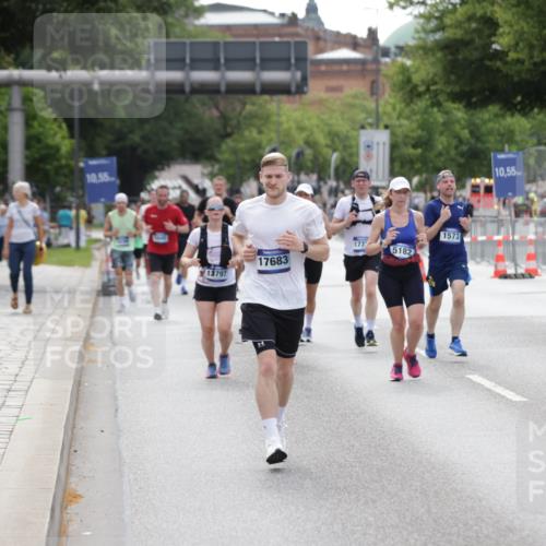 29.06.2025 - hella hamburg halbmarathon Jannik Wohlers http://msf.ph/oto/8144947 29.06.2025 10:09:53 Lombardsbrücke 1548, 1573, 3921, 5182, 5440, 5511, 7042, 7333, 7636, 8219, 8890, 9366, 9434, 9816, 10036, 10943, 11027, 11180, 13797, 14822, 15409, 16445, 16639, 16872, 17148, 17730, 18196, 19023 meine-sportfotos.de