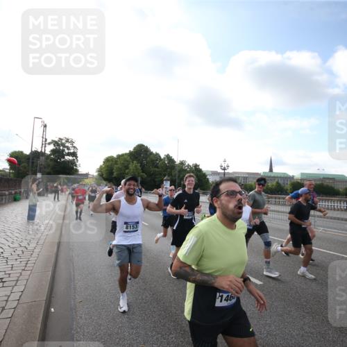 29.06.2025 - hella hamburg halbmarathon Jannik Wohlers http://msf.ph/oto/8144951 29.06.2025 09:54:58 Lombardsbrücke 1200, 1683, 1696, 1706, 1884, 1976, 2207, 2274, 2287, 2411, 3258, 3435, 3747, 4093, 4189, 5102, 5708, 6027, 6158, 6662, 6836, 6938, 7052, 7312, 7508, 8139, 8153, 8205, 8218, 8454, 8693, 8720, 8889, 8899, 8955, 9032, 9529, 9649, 9720, 9959, 10053, 10184, 10263, 10423, 11185, 11340, 12016, 12171, 12321, 12533, 12891, 13233, 13289, 13570, 14045, 15681, 16103, 17221 meine-sportfotos.de