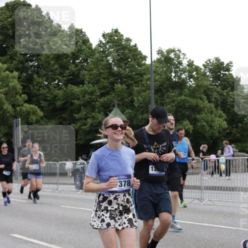 29.06.2025 - hella hamburg halbmarathon Jannik Wohlers http://msf.ph/oto/8144953 29.06.2025 10:46:52 Lombardsbrücke 1185, 1463, 1523, 1607, 1704, 2537, 2555, 4184, 4239, 4325, 4483, 4806, 4895, 5895, 6255, 6256, 6879, 6995, 7073, 7430, 7431, 7630, 7631, 8105, 8131, 8706, 8915, 8953, 9018, 9273, 9557, 9774, 10075, 10903, 11276, 11378, 11621, 12538, 12989, 13172, 13349, 13430, 13431, 13806, 13819, 13830, 13898, 14370, 14441, 15865, 16077, 16337, 16552, 16684, 16836, 17015, 17122, 17514, 18147, 18258, 18674, 18753, 18781, 18852, 18858 meine-sportfotos.de