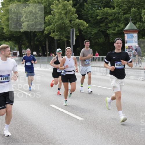 29.06.2025 - hella hamburg halbmarathon Jannik Wohlers http://msf.ph/oto/8144963 29.06.2025 10:09:55 Lombardsbrücke 1548, 1573, 3921, 5182, 5440, 5511, 7042, 7333, 7636, 8219, 8890, 9366, 9816, 11027, 11180, 13797, 14822, 15409, 16445, 16639, 16872, 17148, 17730, 18196, 19023 meine-sportfotos.de
