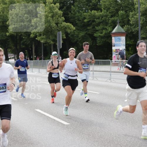 29.06.2025 - hella hamburg halbmarathon Jannik Wohlers http://msf.ph/oto/8144994 29.06.2025 10:09:56 Lombardsbrücke 1573, 5182, 5440, 7042, 7333, 7636, 7685, 8219, 8890, 9816, 11027, 11180, 13797, 14822, 15409, 16166, 16639, 16872, 17148, 17730, 19023 meine-sportfotos.de