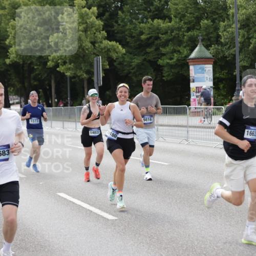 29.06.2025 - hella hamburg halbmarathon Jannik Wohlers http://msf.ph/oto/8145000 29.06.2025 10:09:56 Lombardsbrücke 1573, 5182, 5440, 7042, 7333, 7636, 7685, 8219, 8890, 9816, 11027, 11180, 13797, 14822, 15409, 16166, 16639, 16872, 17148, 17730, 19023 meine-sportfotos.de
