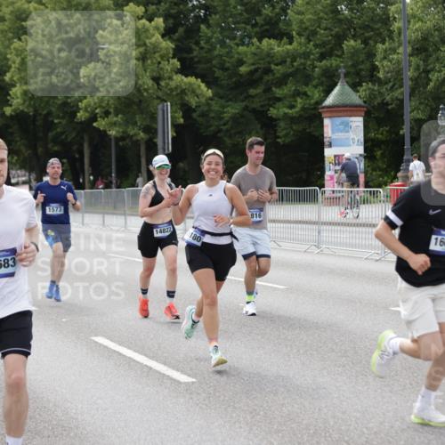 29.06.2025 - hella hamburg halbmarathon Jannik Wohlers http://msf.ph/oto/8145003 29.06.2025 10:09:56 Lombardsbrücke 1573, 5182, 5440, 7042, 7333, 7636, 7685, 8219, 8890, 9816, 11027, 11180, 13797, 14822, 15409, 16166, 16639, 16872, 17148, 17730, 19023 meine-sportfotos.de