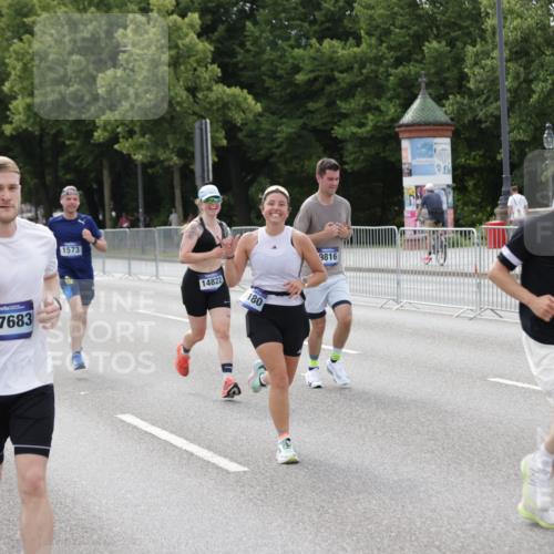 29.06.2025 - hella hamburg halbmarathon Jannik Wohlers http://msf.ph/oto/8145008 29.06.2025 10:09:56 Lombardsbrücke 1573, 5182, 5440, 7042, 7333, 7636, 7685, 8219, 8890, 9816, 11027, 11180, 13797, 14822, 15409, 16166, 16639, 16872, 17148, 17730, 19023 meine-sportfotos.de