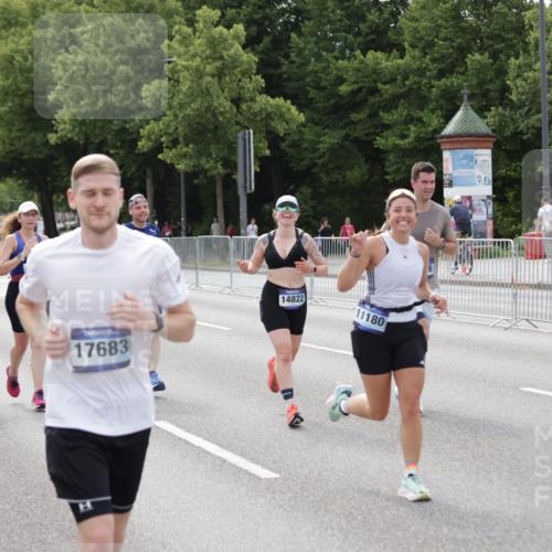 29.06.2025 - hella hamburg halbmarathon Jannik Wohlers http://msf.ph/oto/8145011 29.06.2025 10:09:56 Lombardsbrücke 1573, 5182, 5440, 7042, 7333, 7636, 7685, 8219, 8890, 9816, 11027, 11180, 13797, 14822, 15409, 16166, 16639, 16872, 17148, 17730, 19023 meine-sportfotos.de