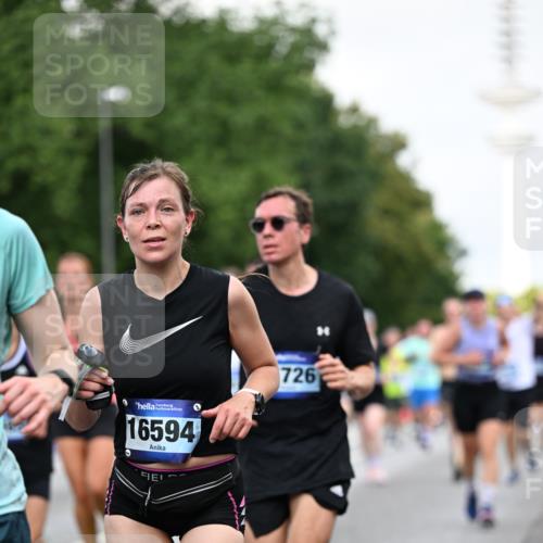 29.06.2025 - hella hamburg halbmarathon Dr. Thomas Lammeyer http://msf.ph/oto/8145014 29.06.2025 10:05:20 Kennedybrücke 1387, 1420, 1526, 1726, 2006, 2091, 2363, 2490, 2936, 3425, 3625, 3976, 4068, 4249, 4319, 4370, 5675, 6087, 6281, 6302, 6487, 6531, 6591, 6835, 6924, 7287, 7658, 7757, 7759, 7761, 8030, 8046, 8326, 8392, 8691, 8822, 8923, 9124, 9932, 10383, 10576, 10705, 11043 meine-sportfotos.de