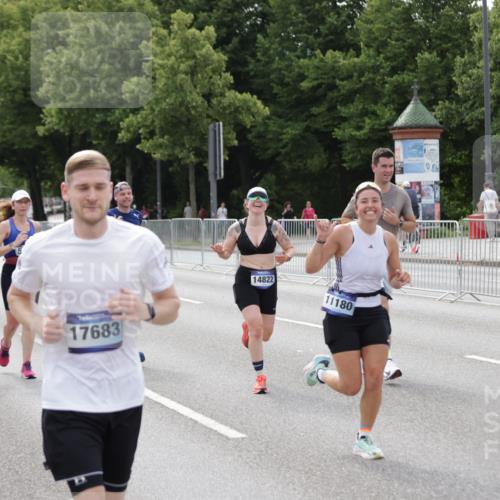 29.06.2025 - hella hamburg halbmarathon Jannik Wohlers http://msf.ph/oto/8145016 29.06.2025 10:09:56 Lombardsbrücke 1573, 5182, 5440, 7042, 7333, 7636, 7685, 8219, 8890, 9816, 11027, 11180, 13797, 14822, 15409, 16166, 16639, 16872, 17148, 17730, 19023 meine-sportfotos.de