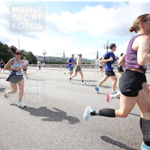 29.06.2025 - hella hamburg halbmarathon Jannik Wohlers http://msf.ph/oto/8145019 29.06.2025 09:55:54 Lombardsbrücke 1061, 1452, 1499, 1592, 2083, 2504, 2953, 3256, 4077, 5482, 5600, 5607, 5978, 6115, 6168, 6511, 6512, 7178, 7583, 7943, 8514, 8968, 8989, 8996, 9246, 9537, 9994, 10596, 10891, 11124, 11467, 12545, 12779, 12870, 12875, 13007, 13159, 13211, 13463, 13812, 13875, 13948, 15090, 15157, 15714, 15829, 15868, 15899, 16149, 16369, 16375, 16477, 16877, 16891, 16986, 17127, 17131, 17282, 17962, 18021 meine-sportfotos.de