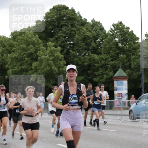 29.06.2025 - hella hamburg halbmarathon Jannik Wohlers http://msf.ph/oto/8145026 29.06.2025 10:46:54 Lombardsbrücke 1463, 1523, 1607, 1704, 2148, 2537, 2555, 2994, 4184, 4325, 4483, 4806, 4895, 4974, 4975, 5895, 6255, 6256, 6879, 6995, 7430, 7431, 7630, 7631, 8105, 8131, 8706, 8915, 8953, 9018, 9273, 9557, 9774, 9969, 9972, 10075, 10903, 11276, 11378, 11621, 12989, 13172, 13349, 13430, 13431, 13806, 13819, 13830, 13898, 14370, 14441, 14516, 14517, 15413, 15865, 16337, 16552, 16836, 17015, 17122, 17514, 18147, 18258, 18674, 18753, 18781, 18852, 18858 meine-sportfotos.de