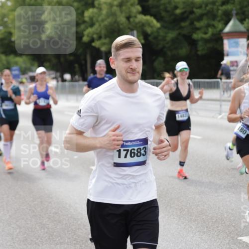 29.06.2025 - hella hamburg halbmarathon Jannik Wohlers http://msf.ph/oto/8145027 29.06.2025 10:09:57 Lombardsbrücke 1573, 5182, 5440, 7042, 7333, 7636, 7685, 8219, 8890, 9816, 11180, 12008, 13797, 14679, 14822, 15409, 16166, 16639, 16872, 17148, 17730, 19023 meine-sportfotos.de
