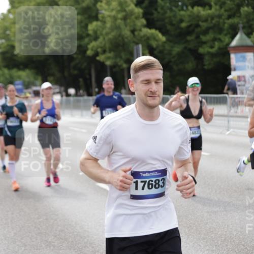 29.06.2025 - hella hamburg halbmarathon Jannik Wohlers http://msf.ph/oto/8145032 29.06.2025 10:09:57 Lombardsbrücke 1573, 5182, 5440, 7042, 7333, 7636, 7685, 8219, 8890, 9816, 11180, 12008, 13797, 14679, 14822, 15409, 16166, 16639, 16872, 17148, 17730, 19023 meine-sportfotos.de
