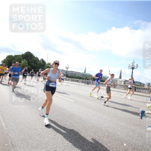 29.06.2025 - hella hamburg halbmarathon Jannik Wohlers http://msf.ph/oto/8145035 29.06.2025 09:55:54 Lombardsbrücke 1061, 1452, 1499, 1592, 2083, 2504, 2953, 3256, 4077, 5482, 5600, 5607, 5978, 6115, 6168, 6511, 6512, 7178, 7583, 7943, 8514, 8968, 8989, 8996, 9246, 9537, 9994, 10596, 10891, 11124, 11467, 12545, 12779, 12870, 12875, 13007, 13159, 13211, 13463, 13812, 13875, 13948, 15090, 15157, 15714, 15829, 15868, 15899, 16149, 16369, 16375, 16477, 16877, 16891, 16986, 17127, 17131, 17282, 17962, 18021 meine-sportfotos.de