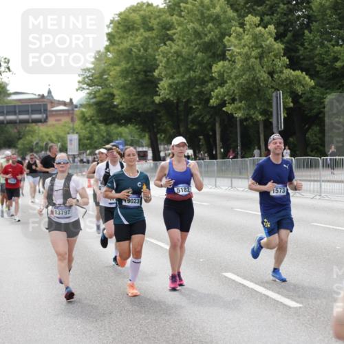 29.06.2025 - hella hamburg halbmarathon Jannik Wohlers http://msf.ph/oto/8145039 29.06.2025 10:09:57 Lombardsbrücke 1573, 5182, 5440, 7042, 7333, 7636, 7685, 8219, 8890, 9816, 11180, 12008, 13797, 14679, 14822, 15409, 16166, 16639, 16872, 17148, 17730, 19023 meine-sportfotos.de