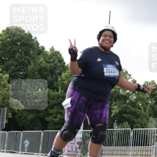 29.06.2025 - hella hamburg halbmarathon Jannik Wohlers http://msf.ph/oto/8145040 29.06.2025 09:08:10 Lombardsbrücke  meine-sportfotos.de