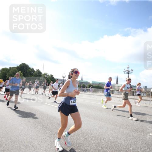 29.06.2025 - hella hamburg halbmarathon Jannik Wohlers http://msf.ph/oto/8145057 29.06.2025 09:55:55 Lombardsbrücke 1061, 1452, 1499, 1592, 2083, 2504, 2953, 3256, 3296, 4077, 5482, 5600, 5607, 5978, 6168, 6511, 6512, 7178, 7583, 7943, 8514, 8968, 8989, 8996, 9246, 9537, 9994, 10596, 10891, 11124, 11467, 12545, 12779, 12870, 13007, 13159, 13211, 13463, 13812, 13875, 13948, 14198, 14286, 15090, 15157, 15714, 15829, 15868, 16149, 16369, 16375, 16477, 16877, 16891, 16986, 17127, 17131, 17962, 18021 meine-sportfotos.de