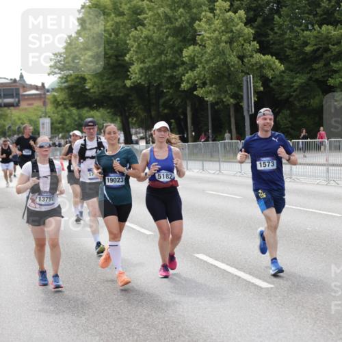 29.06.2025 - hella hamburg halbmarathon Jannik Wohlers http://msf.ph/oto/8145061 29.06.2025 10:09:57 Lombardsbrücke 1573, 5182, 5440, 7042, 7333, 7636, 7685, 8219, 8890, 9816, 11180, 12008, 13797, 14679, 14822, 15409, 16166, 16639, 16872, 17148, 17730, 19023 meine-sportfotos.de