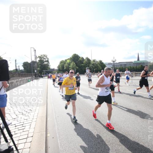 29.06.2025 - hella hamburg halbmarathon Jannik Wohlers http://msf.ph/oto/8145071 29.06.2025 09:55:56 Lombardsbrücke 1061, 1452, 1499, 1592, 2504, 2953, 3256, 3296, 4077, 5482, 5600, 5607, 5978, 6168, 6511, 6512, 7178, 7583, 7943, 8514, 8968, 8989, 8996, 9246, 9537, 9994, 10596, 10891, 11124, 11231, 11459, 11467, 12545, 12779, 12870, 13007, 13159, 13211, 13463, 13812, 13875, 13948, 14198, 14286, 15090, 15157, 15714, 15829, 15868, 16149, 16369, 16375, 16477, 16877, 16891, 16986, 17962, 18021 meine-sportfotos.de