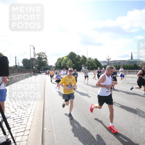 29.06.2025 - hella hamburg halbmarathon Jannik Wohlers http://msf.ph/oto/8145082 29.06.2025 09:55:57 Lombardsbrücke 1061, 1452, 1499, 1592, 2504, 2953, 3256, 3296, 4077, 4833, 5482, 5600, 5607, 5978, 6168, 6511, 6512, 7178, 7583, 7943, 8514, 8968, 8996, 9246, 9537, 9695, 9793, 9994, 10596, 10891, 11124, 11231, 11459, 11467, 12545, 12779, 12870, 13007, 13159, 13211, 13463, 13688, 13812, 13948, 14198, 14286, 15090, 15157, 15714, 15829, 15868, 16369, 16375, 16477, 16877, 16891, 16986, 17962, 18021 meine-sportfotos.de
