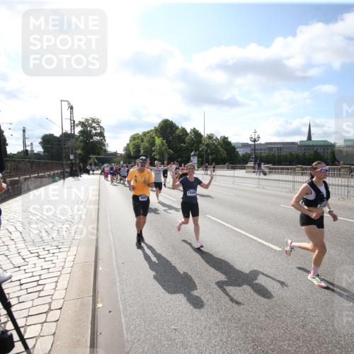 29.06.2025 - hella hamburg halbmarathon Jannik Wohlers http://msf.ph/oto/8145091 29.06.2025 09:56:00 Lombardsbrücke 1452, 1499, 1592, 1628, 1877, 2082, 2771, 2953, 2996, 3256, 3296, 4077, 4711, 4833, 5482, 5600, 5607, 5978, 6168, 6511, 6512, 7178, 7383, 7583, 7943, 8514, 8968, 8996, 9246, 9537, 9695, 9793, 9820, 9994, 10596, 10891, 11018, 11124, 11231, 11459, 11467, 12545, 12870, 13007, 13159, 13211, 13463, 13688, 13948, 14198, 14286, 15090, 15427, 15829, 15868, 16369, 16375, 16477, 16877, 16891, 16986, 18021 meine-sportfotos.de