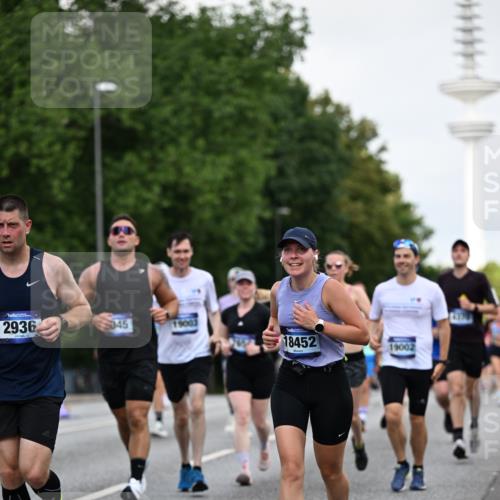 29.06.2025 - hella hamburg halbmarathon Dr. Thomas Lammeyer http://msf.ph/oto/8145096 29.06.2025 10:05:23 Kennedybrücke 1420, 1526, 1726, 2006, 2091, 2167, 2490, 2936, 3425, 3625, 3663, 3976, 4068, 4249, 4319, 4370, 5675, 6087, 6281, 6302, 6591, 6924, 7287, 7658, 7757, 7759, 7761, 8030, 8046, 8326, 8392, 8691, 8822, 8923, 9124, 9932, 10281, 10301, 10383, 10576, 10705, 10915, 11043 meine-sportfotos.de
