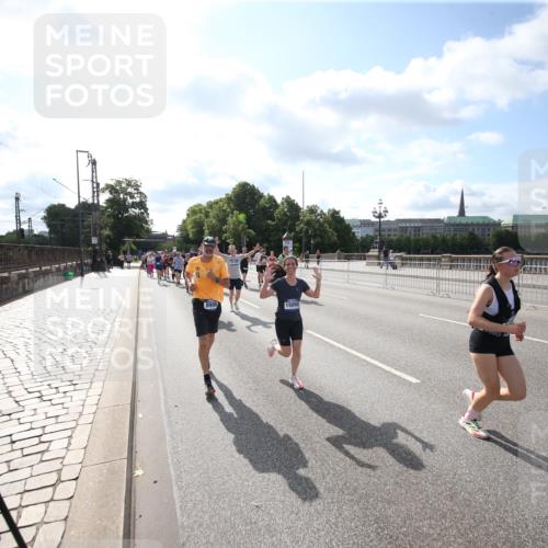 29.06.2025 - hella hamburg halbmarathon Jannik Wohlers http://msf.ph/oto/8145100 29.06.2025 09:56:00 Lombardsbrücke 1452, 1499, 1592, 1628, 1877, 2082, 2771, 2953, 2996, 3256, 3296, 4077, 4711, 4833, 5482, 5600, 5607, 5978, 6168, 6511, 6512, 7178, 7383, 7583, 7943, 8514, 8968, 8996, 9246, 9537, 9695, 9793, 9820, 9994, 10596, 10891, 11018, 11124, 11231, 11459, 11467, 12545, 12870, 13007, 13159, 13211, 13463, 13688, 13948, 14198, 14286, 15090, 15427, 15829, 15868, 16369, 16375, 16477, 16877, 16891, 16986, 18021 meine-sportfotos.de